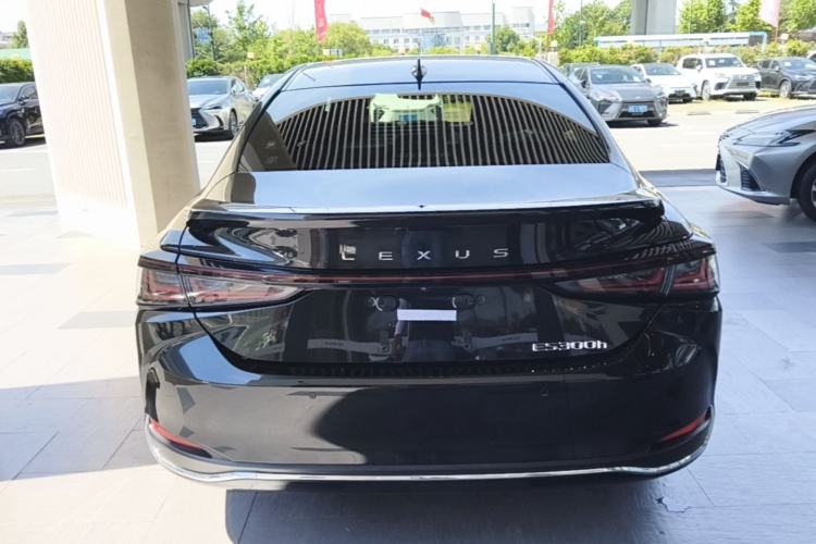 Used Lexus ES 2025 300h Deluxe Edition Rear