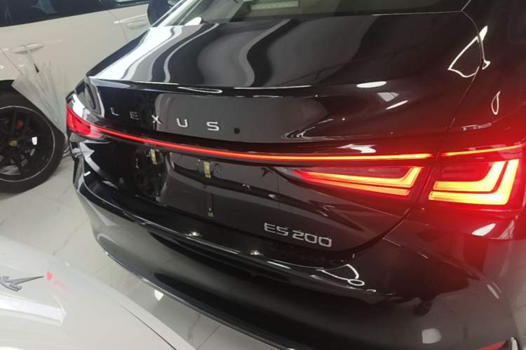 Used Lexus ES 2025 200 Premium Edition Rear