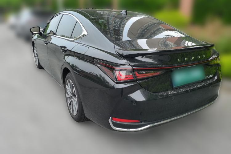 Used Lexus ES 2025 200 Premium Edition Rear Left 45 Deg