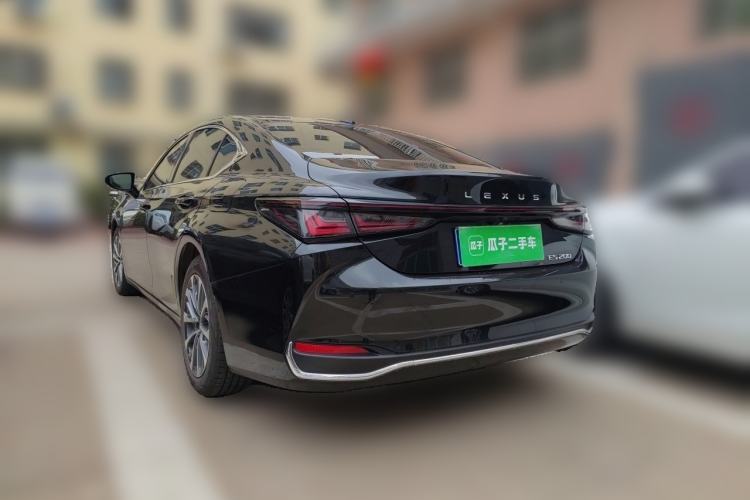 Used Lexus ES 2025 200 Premium Edition Rear Left 45 Deg