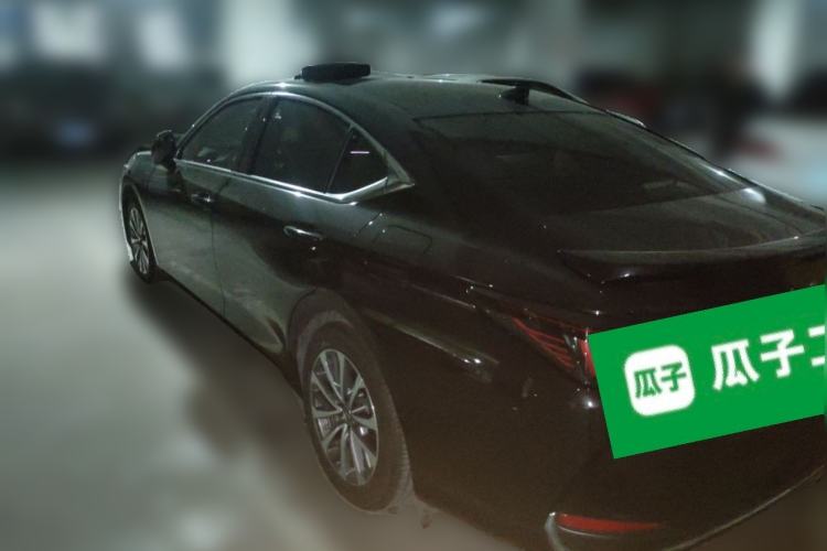 Used Lexus ES 2025 300h Deluxe Edition Rear Left 45 Deg