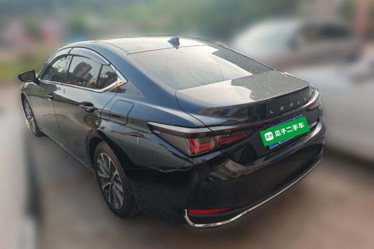 Used Lexus ES 2025 200 Premium Edition Rear Left 45 Deg