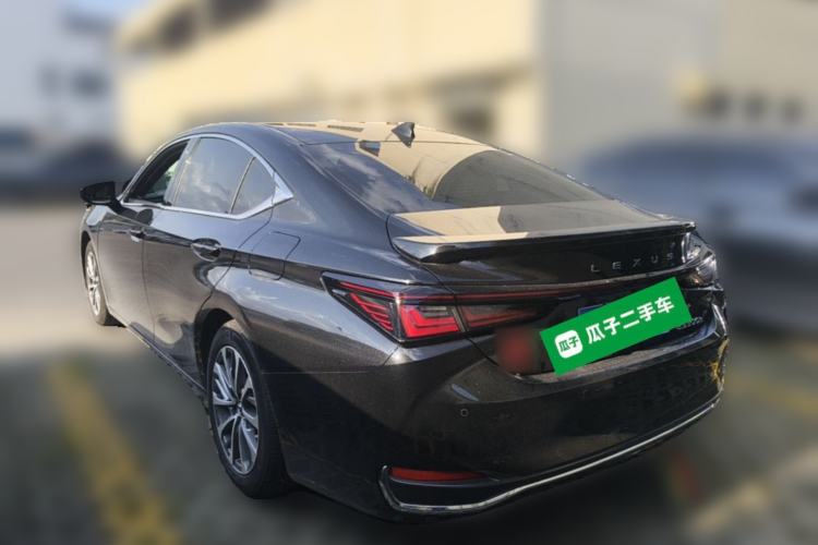 Used Lexus ES 2025 300h Deluxe Edition Rear Left 45 Deg