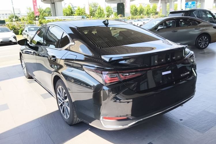 Used Lexus ES 2025 300h Deluxe Edition Rear Left 45 Deg