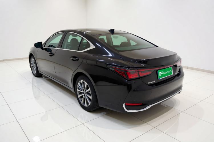 Used Lexus ES 2025 200 Premium Edition Rear Left 45 Deg