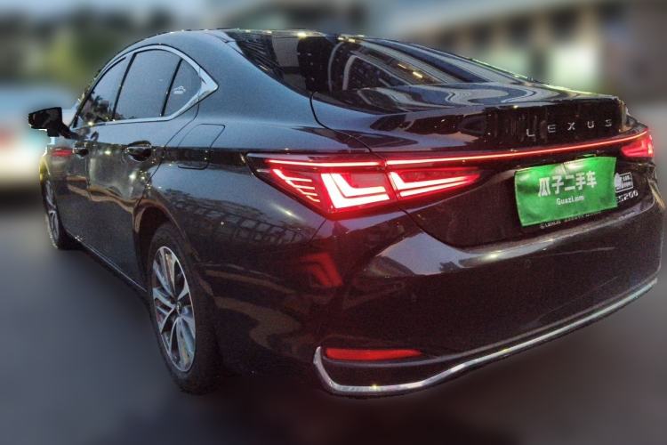 Used Lexus ES 2025 200 Premium Edition Rear Left 45 Deg