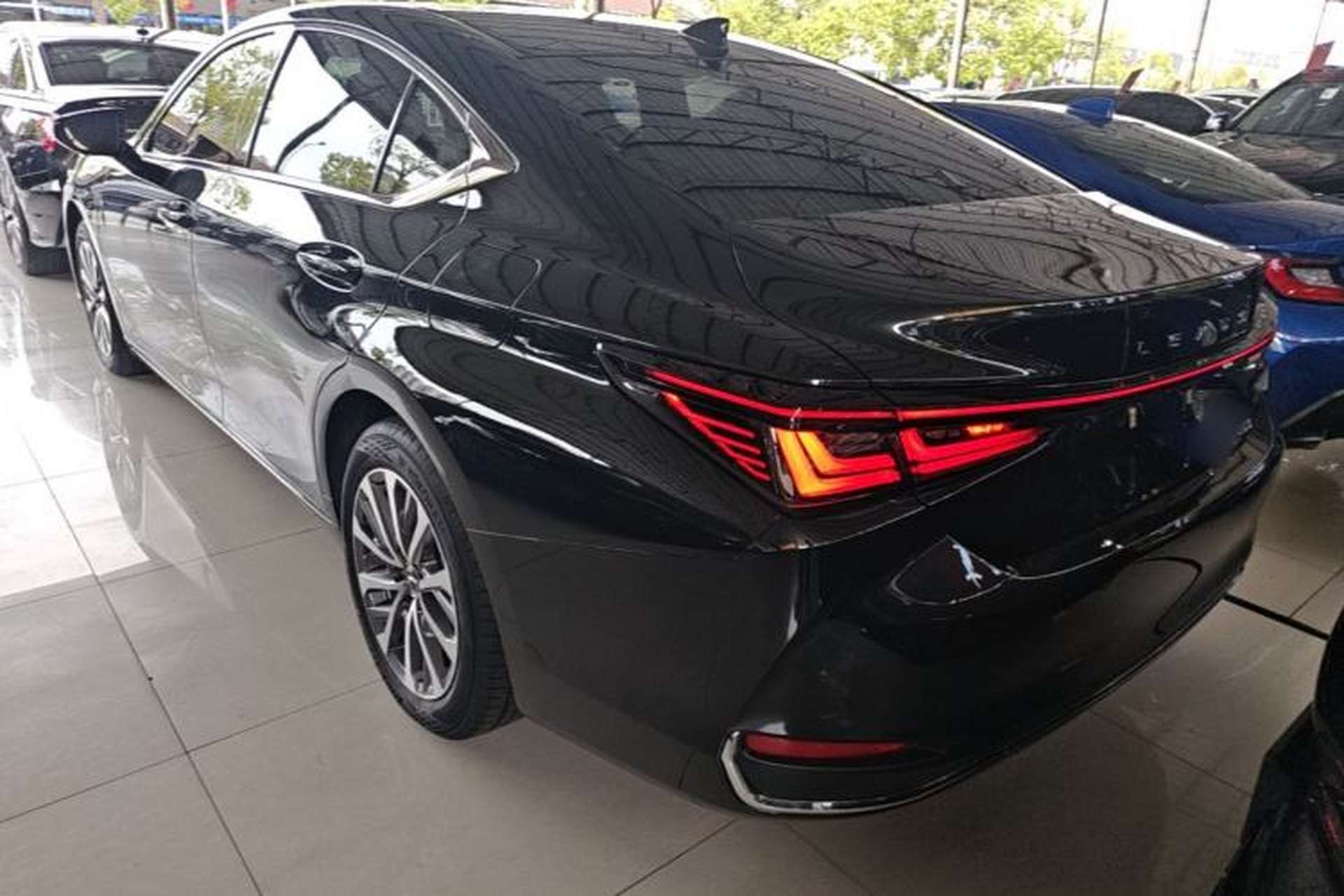 Used Lexus ES 2025 200 Premium Edition Rear Left 45 Deg