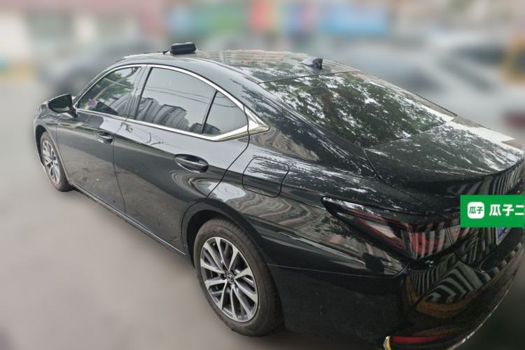 Used Lexus ES 2025 200 Premium Edition Rear Left 45 Deg