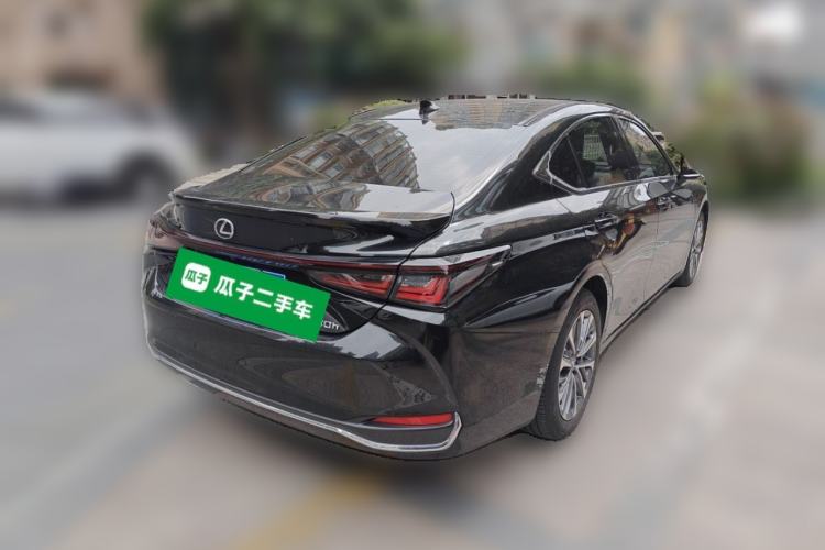 Used Lexus ES 2025 200 Premium Edition Rear Right 45 Deg
