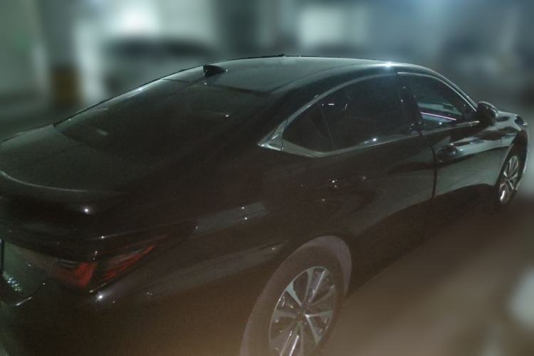 Used Lexus ES 2025 300h Deluxe Edition Rear Right 45 Deg