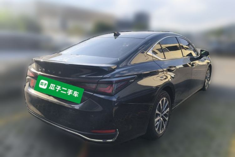 Used Lexus ES 2025 300h Deluxe Edition Rear Right 45 Deg