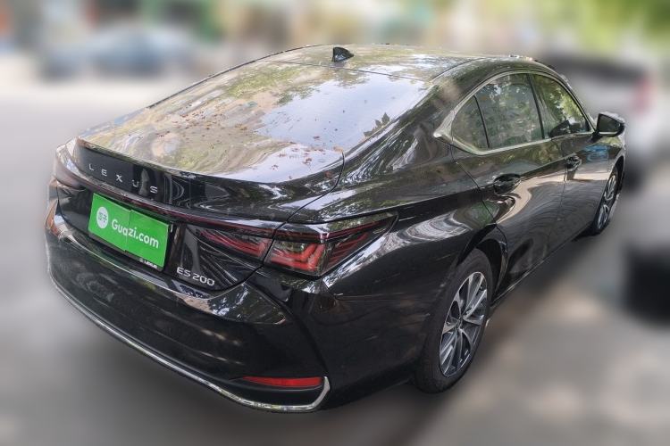 Used Lexus ES 2025 200 Premium Edition Rear Right 45 Deg