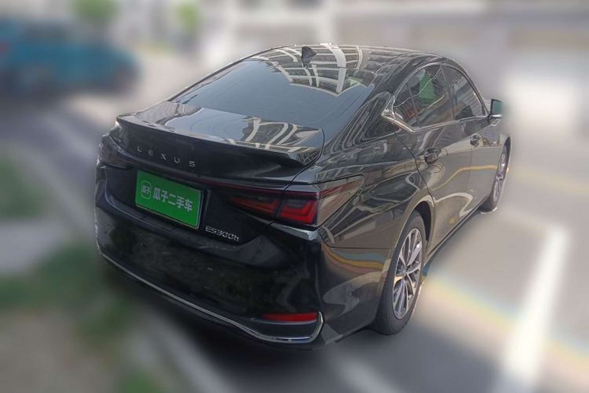 Used Lexus ES 2025 300h Deluxe Edition Rear Right 45 Deg