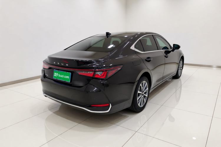 Used Lexus ES 2025 200 Premium Edition Rear Right 45 Deg
