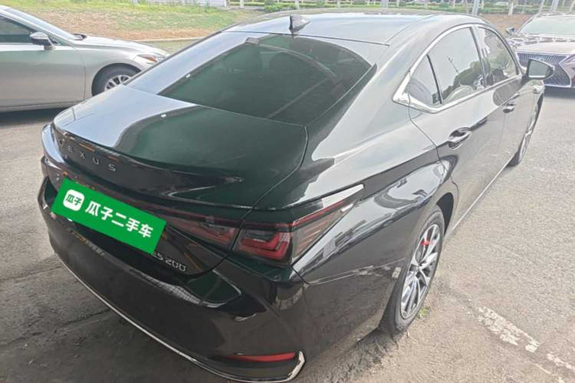 Used Lexus ES 2025 200 Premium Edition Rear Right 45 Deg