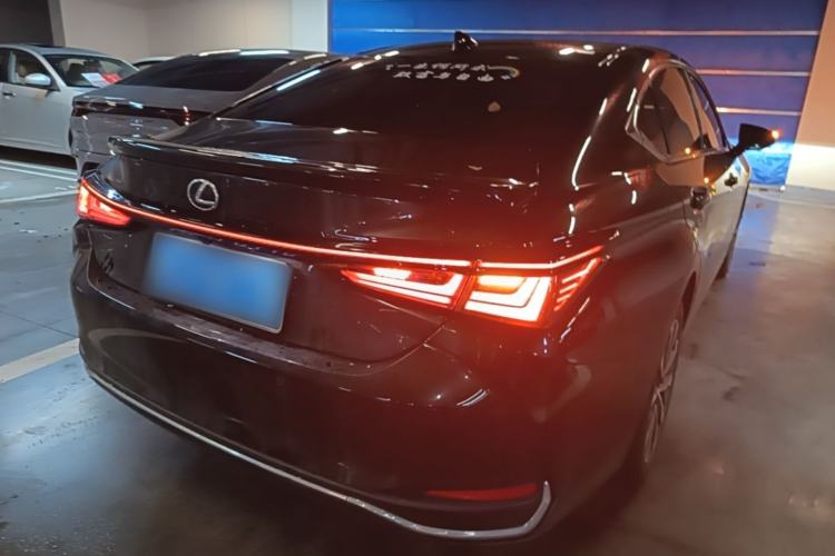 Used Lexus ES 2025 200 Premium Edition Rear Right 45 Deg