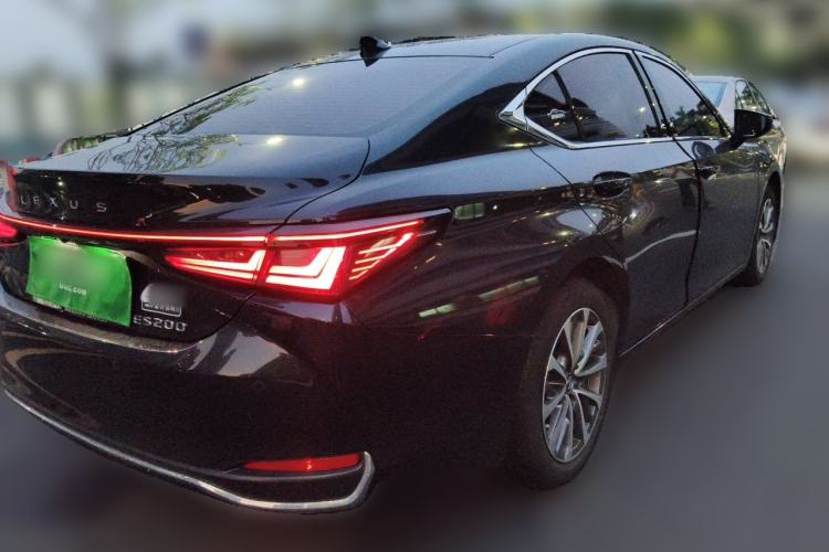 Used Lexus ES 2025 200 Premium Edition Rear Right 45 Deg