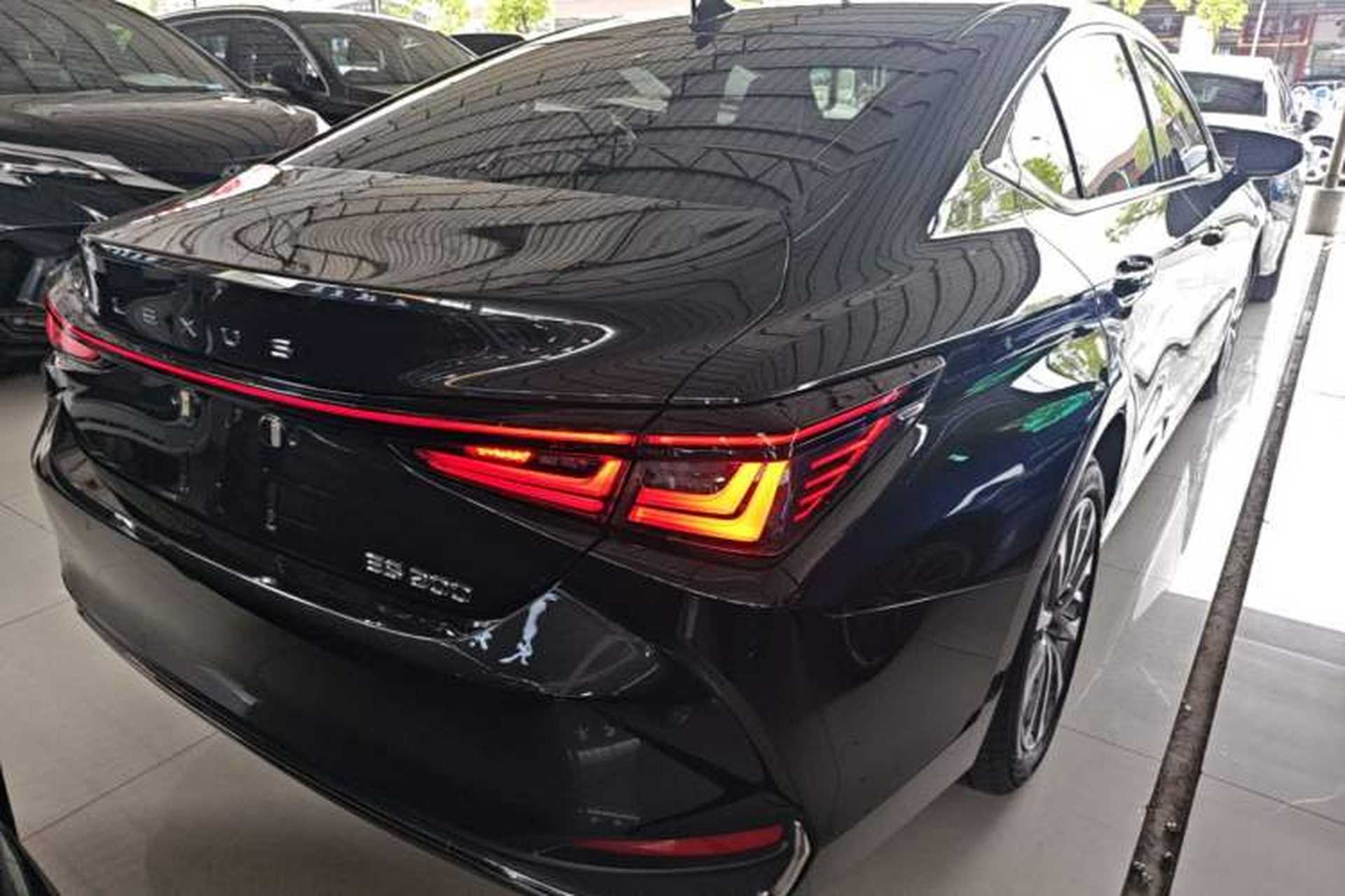 Used Lexus ES 2025 200 Premium Edition Rear Right 45 Deg