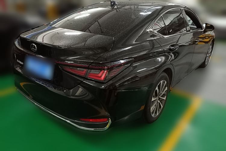 Used Lexus ES 2025 200 Premium Edition Rear Right 45 Deg