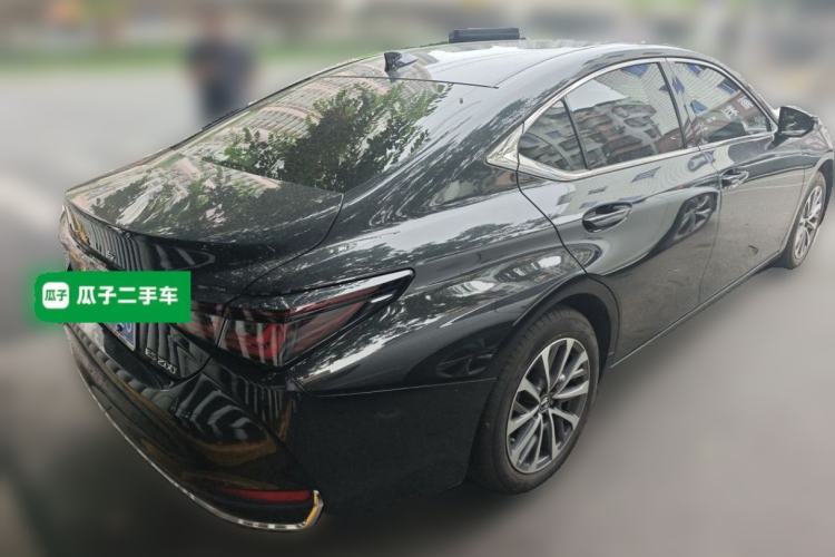 Used Lexus ES 2025 200 Premium Edition Rear Right 45 Deg