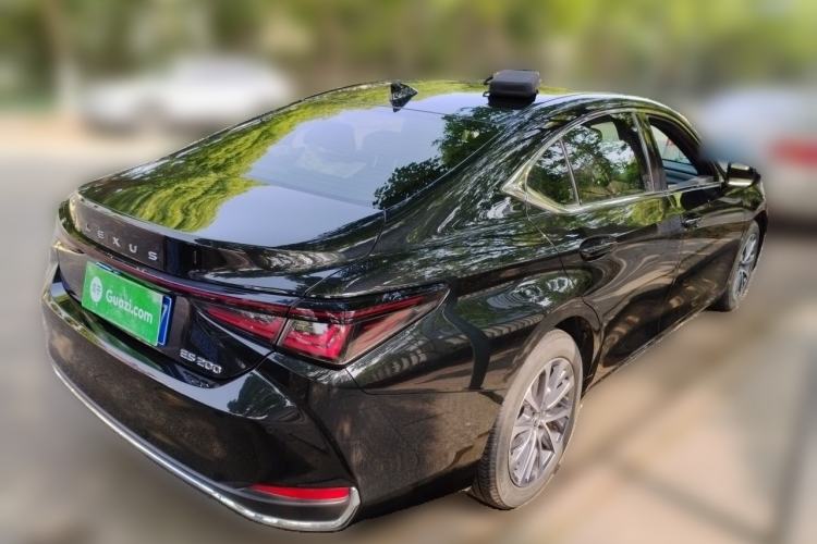 Used Lexus ES 2025 200 Premium Edition Rear Right 45 Deg