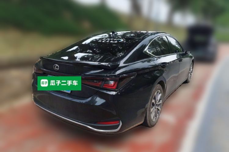 Used Lexus ES 2025 200 Premium Edition Rear Right 45 Deg