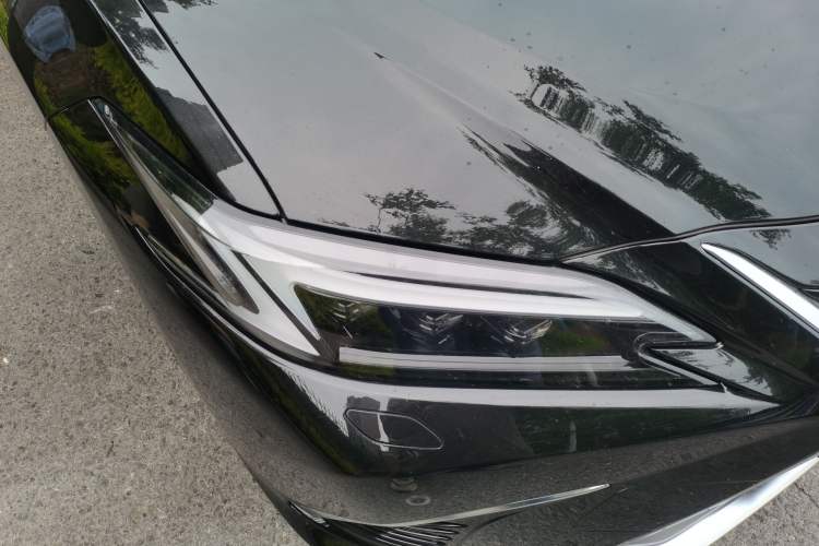 Used Lexus ES 2025 200 Premium Edition Right Front Headlight