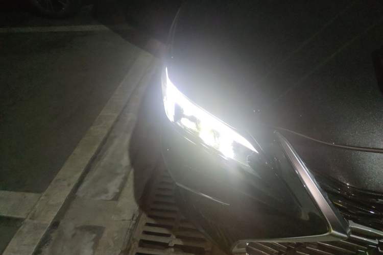 Used Lexus ES 2025 300h Deluxe Edition Right Front Headlight