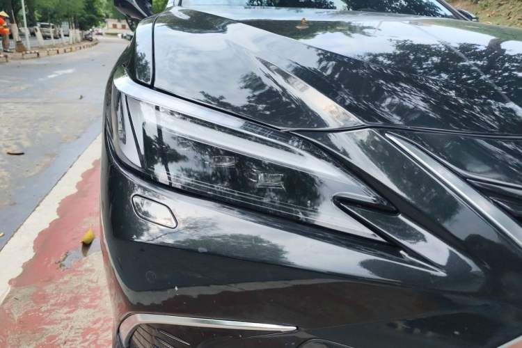 Used Lexus ES 2025 200 Premium Edition Right Front Headlight