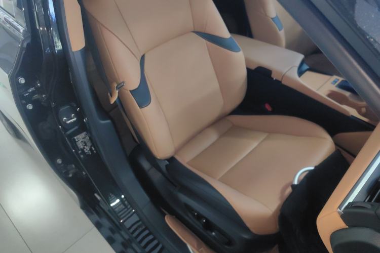 Used Lexus ES 2025 200 Premium Edition Right Front Seat