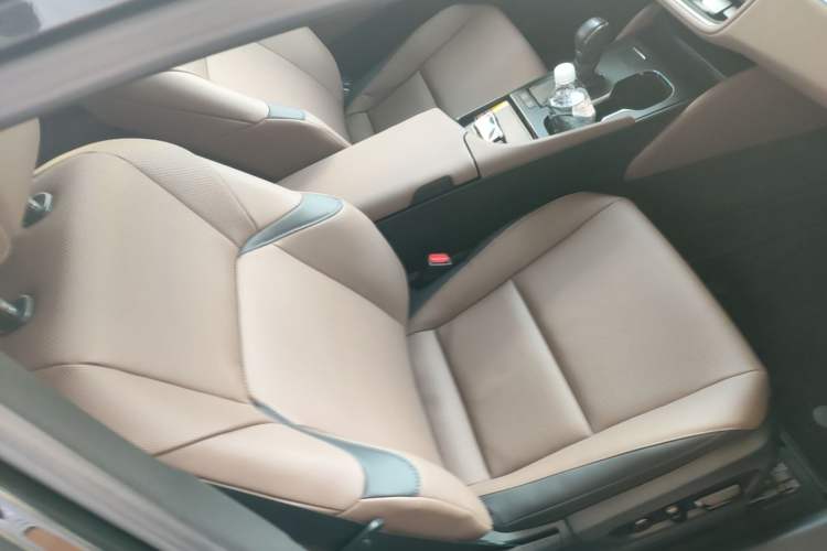 Used Lexus ES 2025 200 Premium Edition Right Front Seat