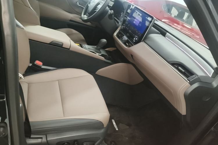 Used Lexus ES 2025 200 Premium Edition Right Front Seat