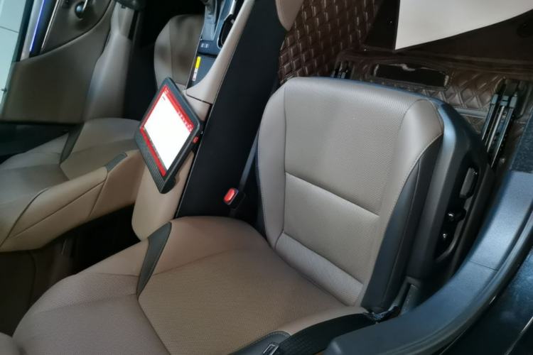 Used Lexus ES 2025 200 Premium Edition Right Front Seat