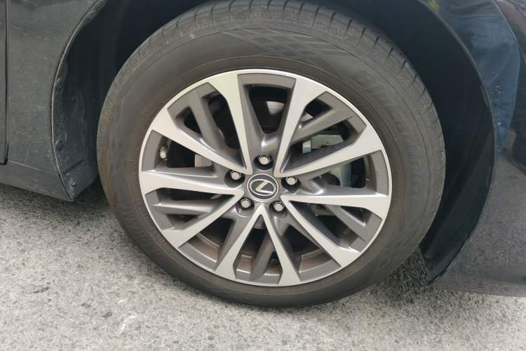 Used Lexus ES 2025 200 Premium Edition Right Front Wheel Hub