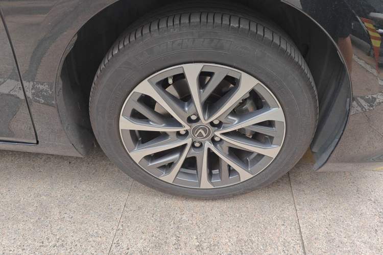Used Lexus ES 2025 200 Premium Edition Right Front Wheel Hub