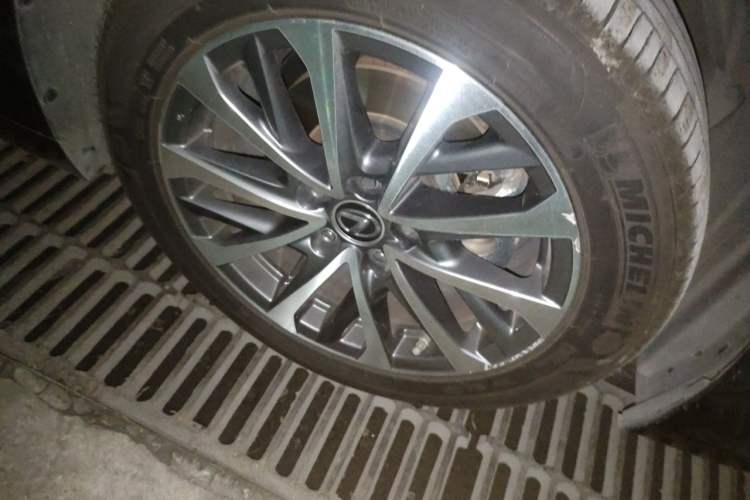 Used Lexus ES 2025 300h Deluxe Edition Right Front Wheel Hub