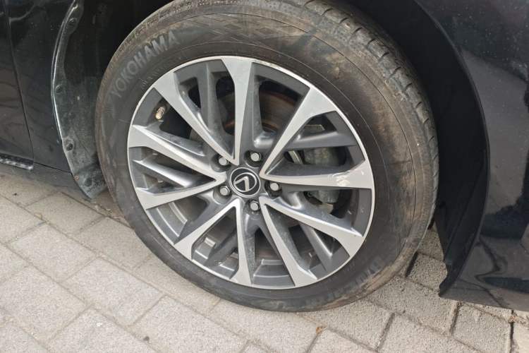 Used Lexus ES 2025 200 Premium Edition Right Front Wheel Hub