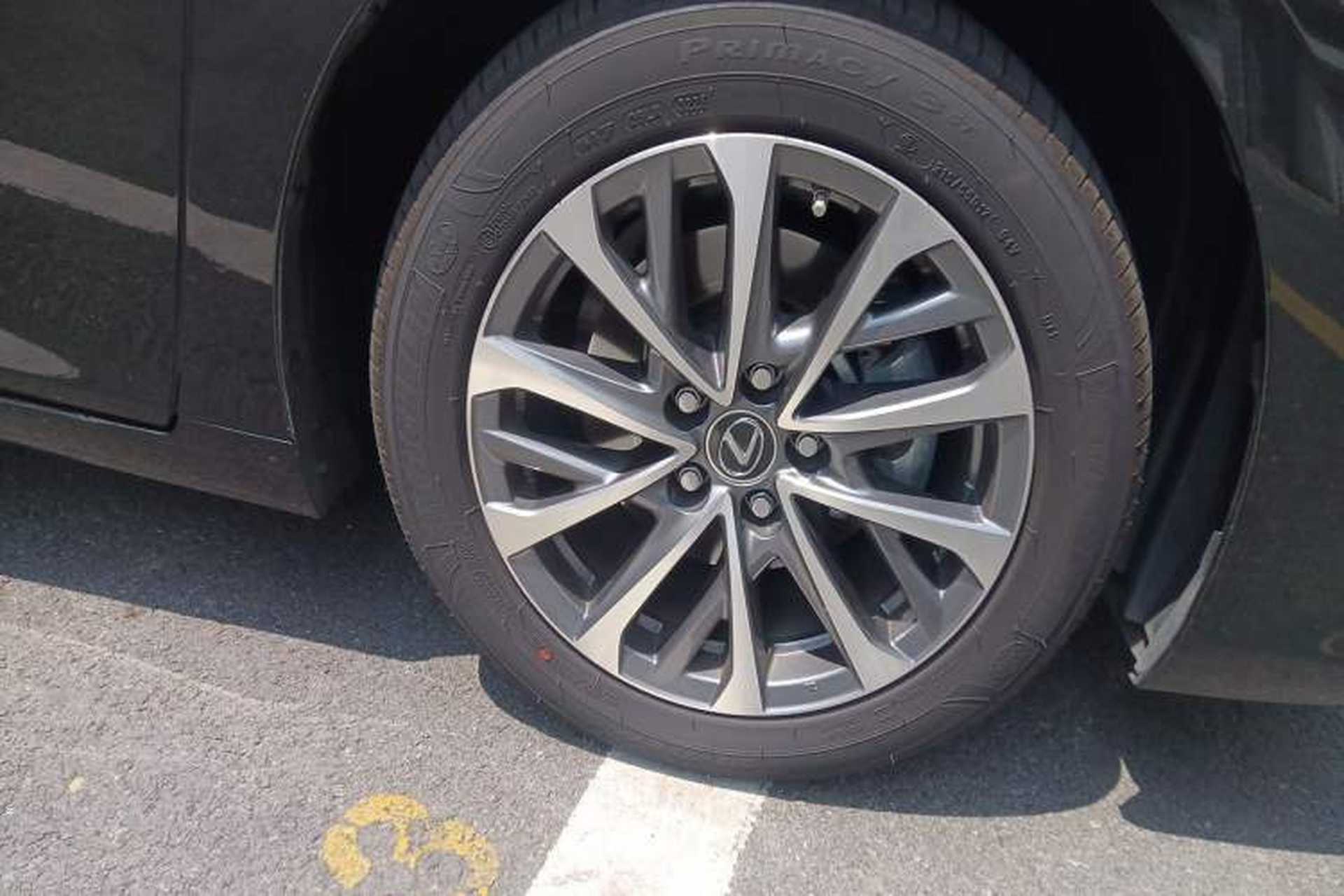 Used Lexus ES 2025 300h Deluxe Edition Right Front Wheel Hub