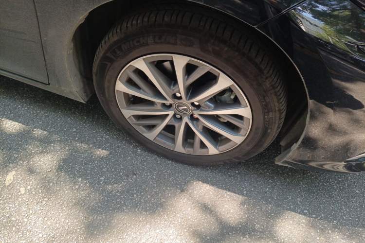 Used Lexus ES 2025 200 Premium Edition Right Front Wheel Hub