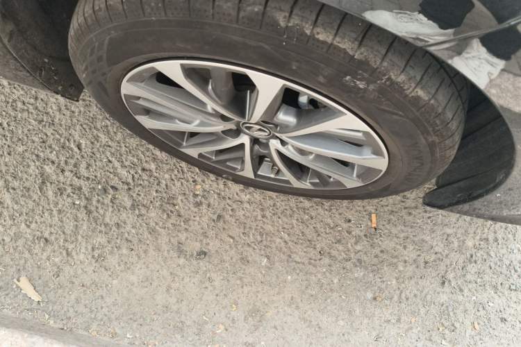 Used Lexus ES 2025 200 Premium Edition Right Front Wheel Hub