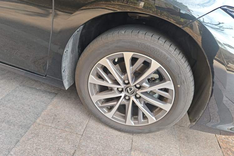 Used Lexus ES 2025 Model, 200 Special Edition Right Front Wheel Hub