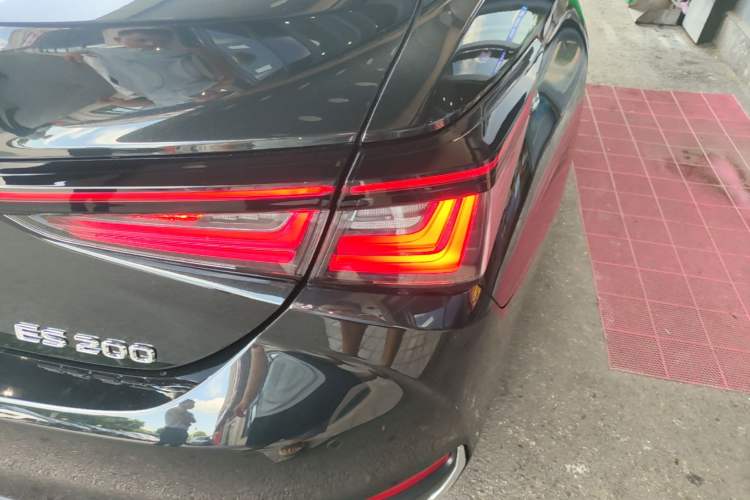 Used Lexus ES 2025 200 Premium Edition Right Rear Taillight