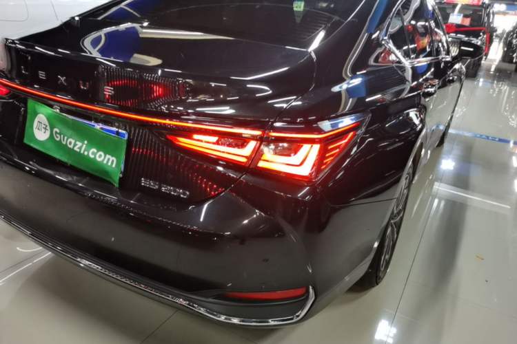 Used Lexus ES 2025 200 Premium Edition Right Rear Taillight