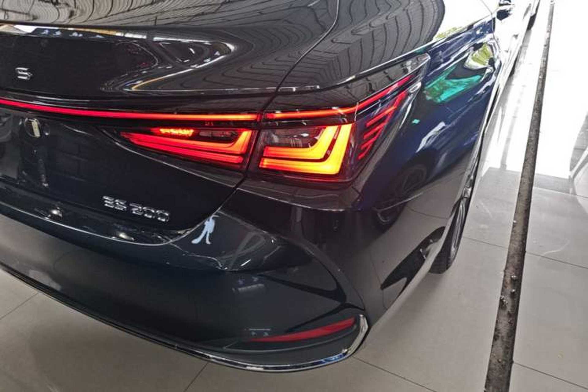 Used Lexus ES 2025 200 Premium Edition Right Rear Taillight