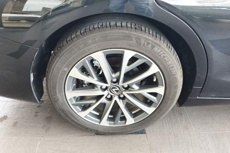 Used Lexus ES 2025 300h Deluxe Edition Right Rear Wheel Hub