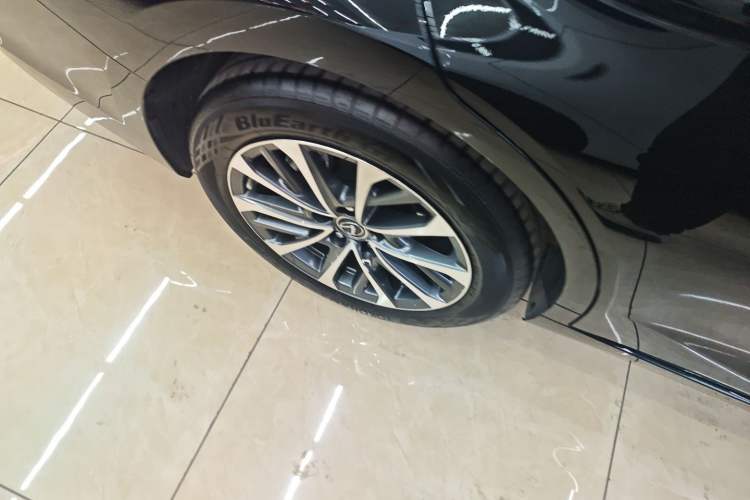 Used Lexus ES 2025 200 Premium Edition Right Rear Wheel Hub