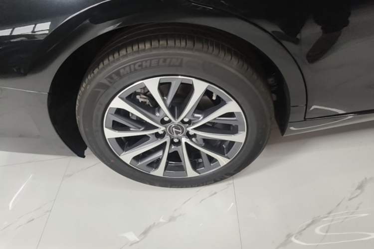 Used Lexus ES 2025 200 Premium Edition Right Rear Wheel Hub