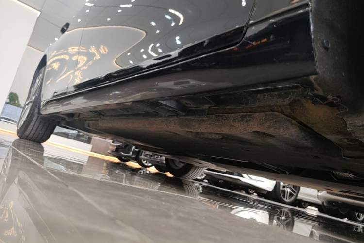 Used Lexus ES 2025 200 Premium Edition Right Side Sill