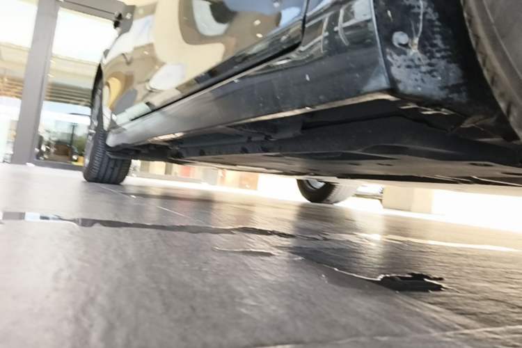 Used Lexus ES 2025 300h Deluxe Edition Right Side Sill