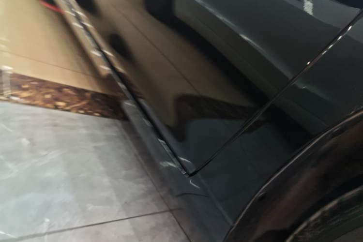 Used Lexus ES 2025 200 Premium Edition Right Side Sill